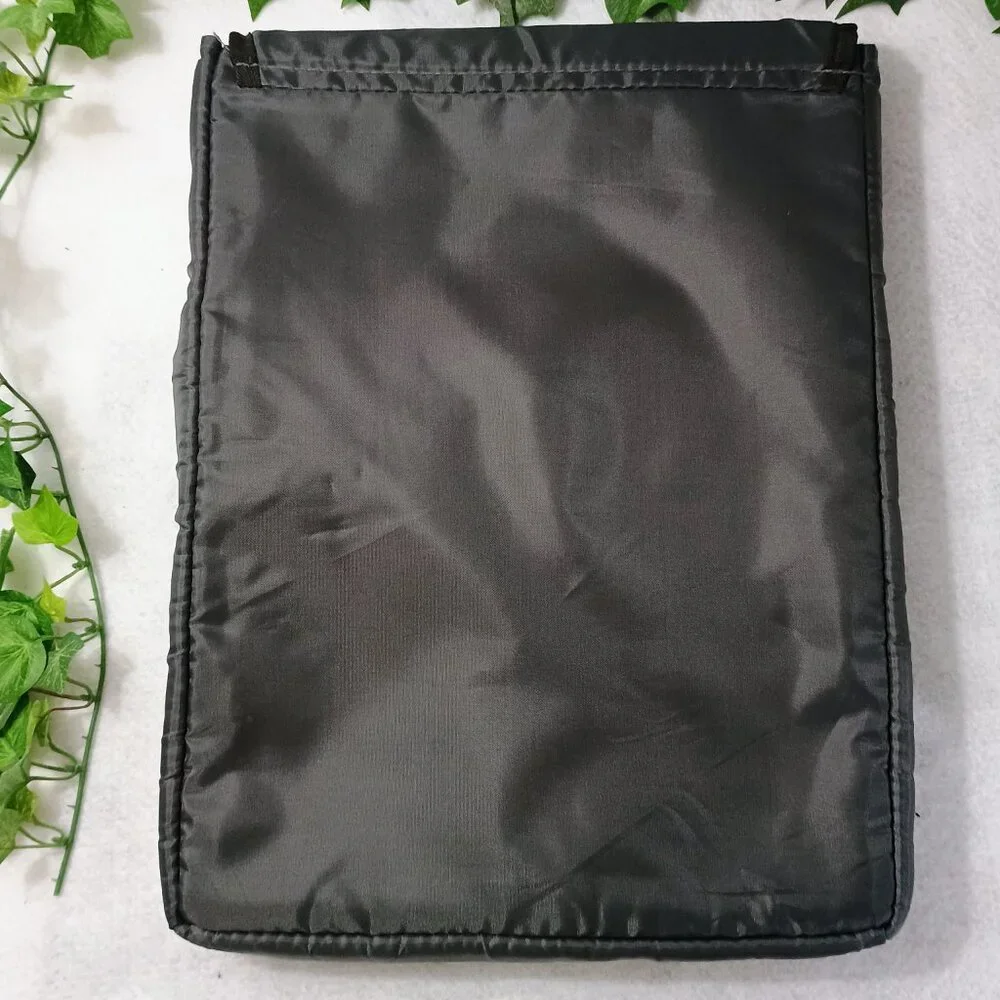 VGUC: Solo Laptop, Black Check Fast Padded Laptop Sleeve Case